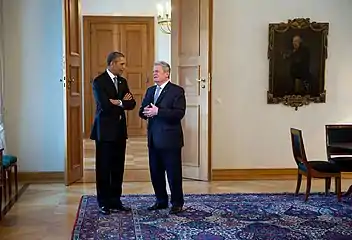 Presidents Barack Obama and Joachim Gauck at Bellevue, in the background a version of Graff's portrait of Frederick the Great