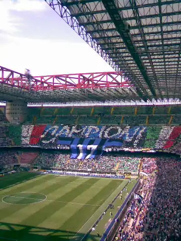 Tifo consisting of a large blanket