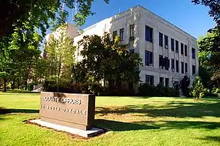 Photograph of the Jackson County Courthouse
