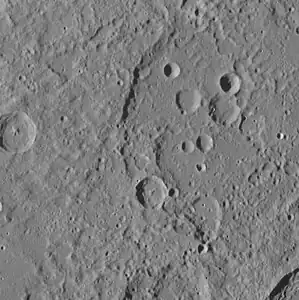 Most of Kuan Han-Chʽing crater (right)