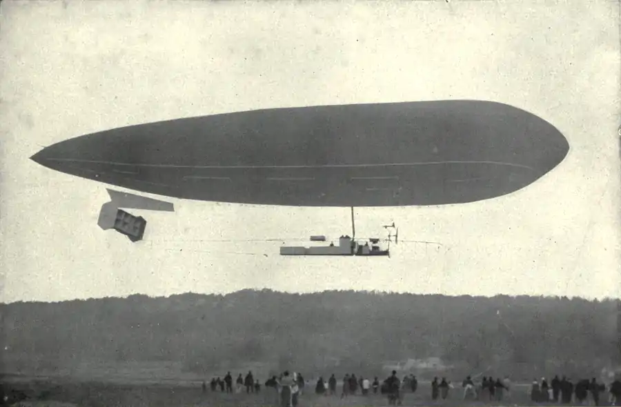 EB1911 Aeronautics Fig 1. -Clement-Bayard Dirigible.png
