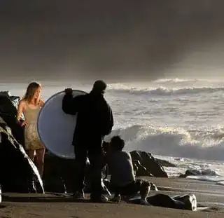A model lit by a reflector